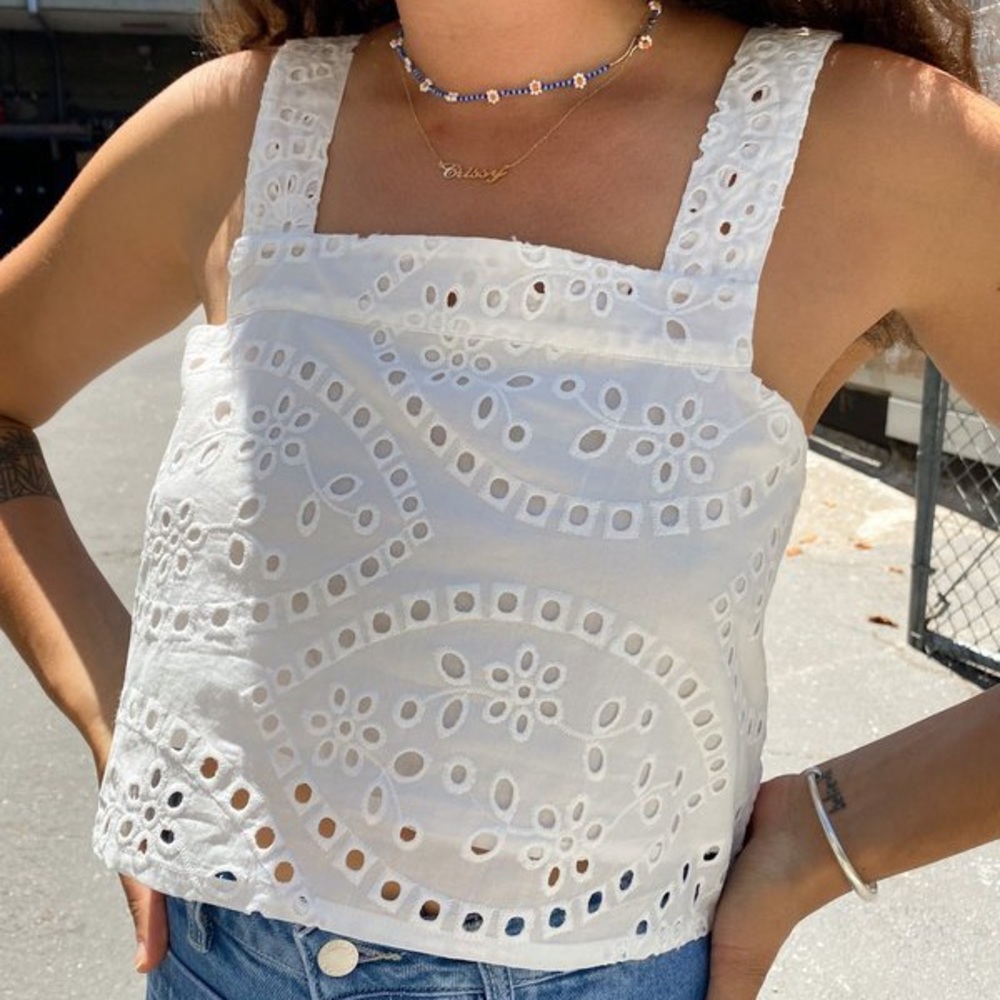 Lisa Says Gah Rolla’s White Stephanie Lace Camisole Crop Top